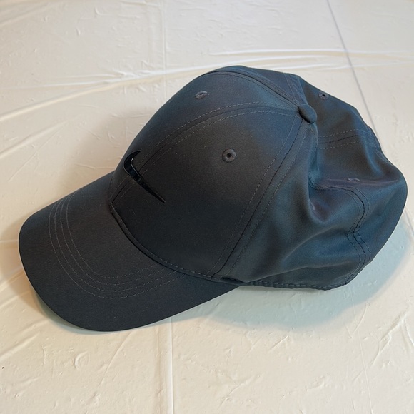 Nike Haritage86 DRI-FIT technology strap back hat. - Picture 4 of 4